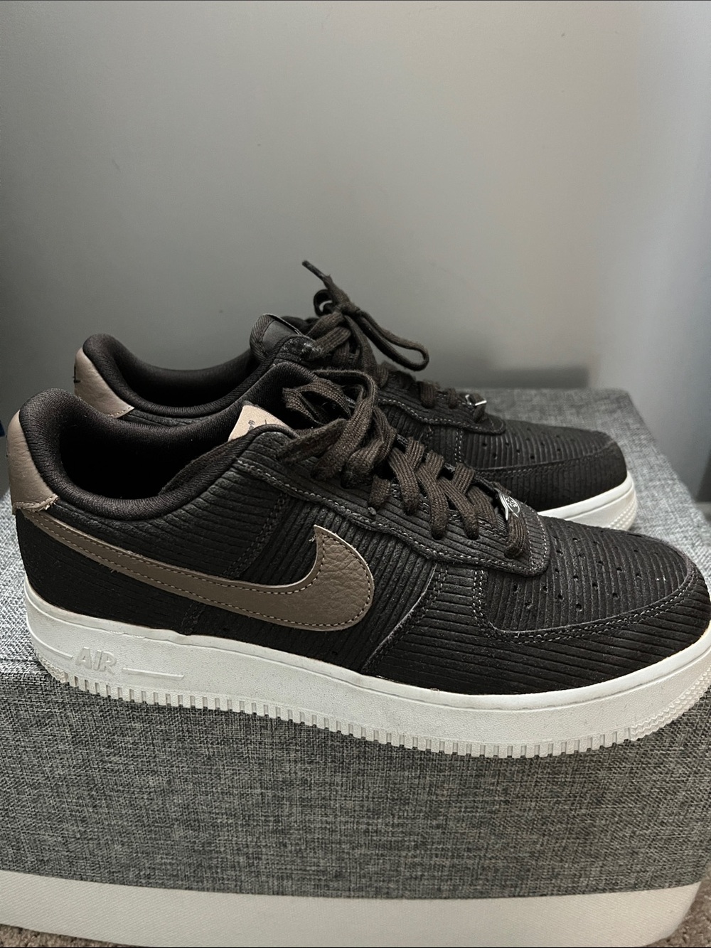 Nike Air Force 1 ‘07 Brown low-Top Sneakers Soft corduroy with Taupe Swoosh
